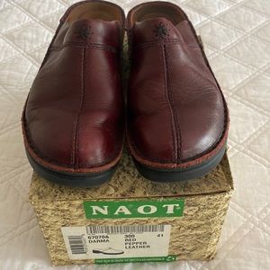 NAOT DARMA DARK RED LEATHER (mahogany)beautiful leather clog. Size 9 m